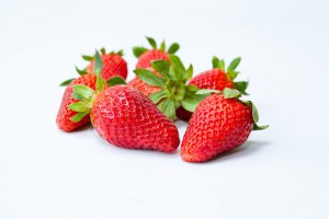 Клубника на рынке всё ещё присутствует